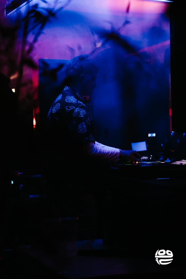 Aire — DJ luci viola