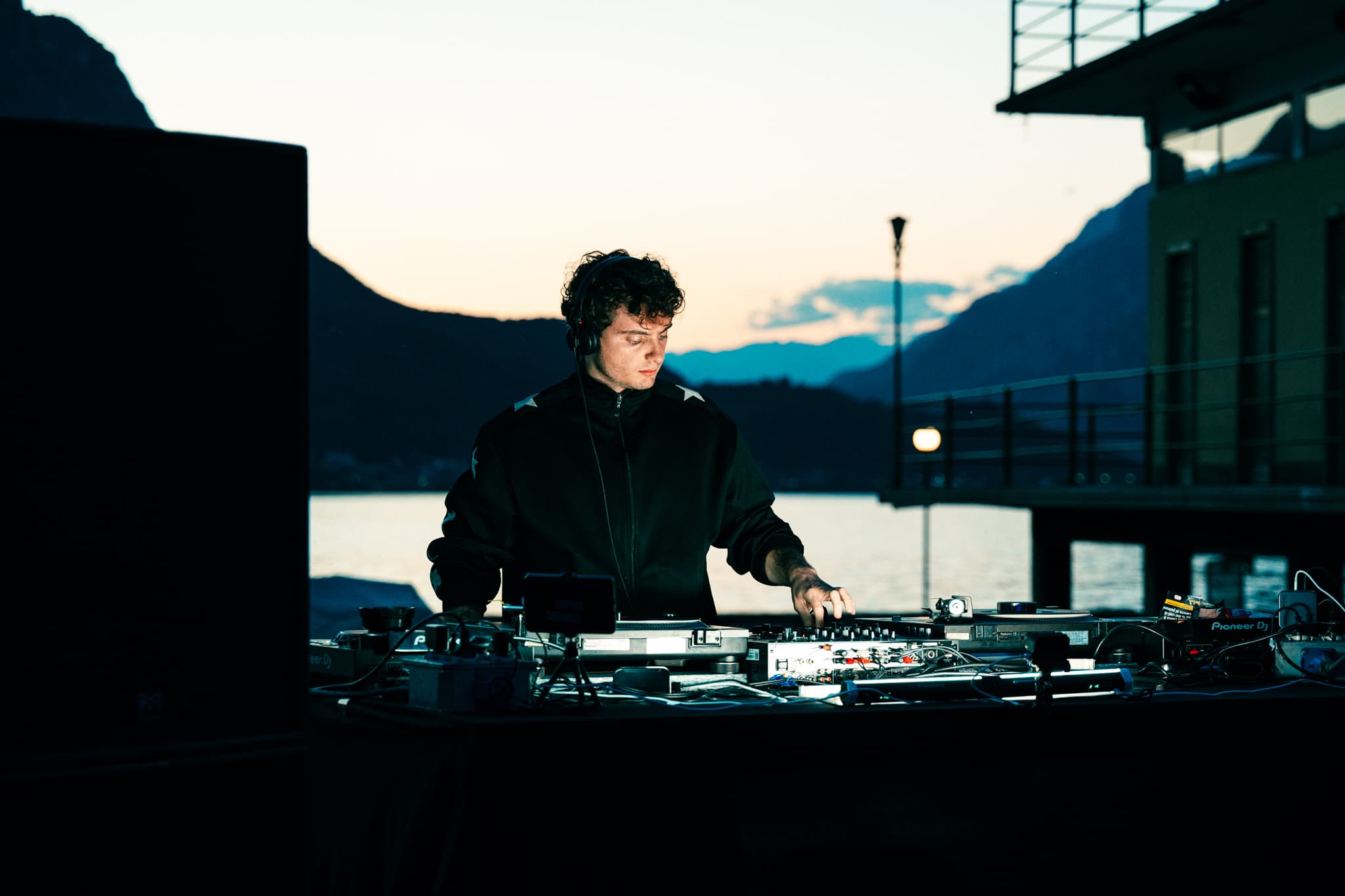 La Darsena — DJ al tramonto sul lago